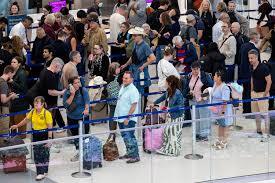 Long Airport Lines Highlight DHS Shutdown Impact (1)